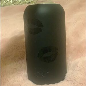 Bkr 500ml matte black glass water bottle w/kisses